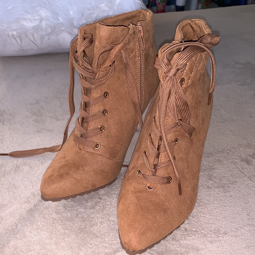 NEW Me Too ankle boots